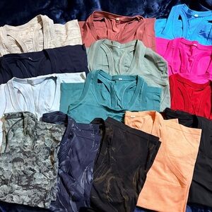 Lot of 14 Women's Athleta Momentum Seamless Tank Tops sz Medium